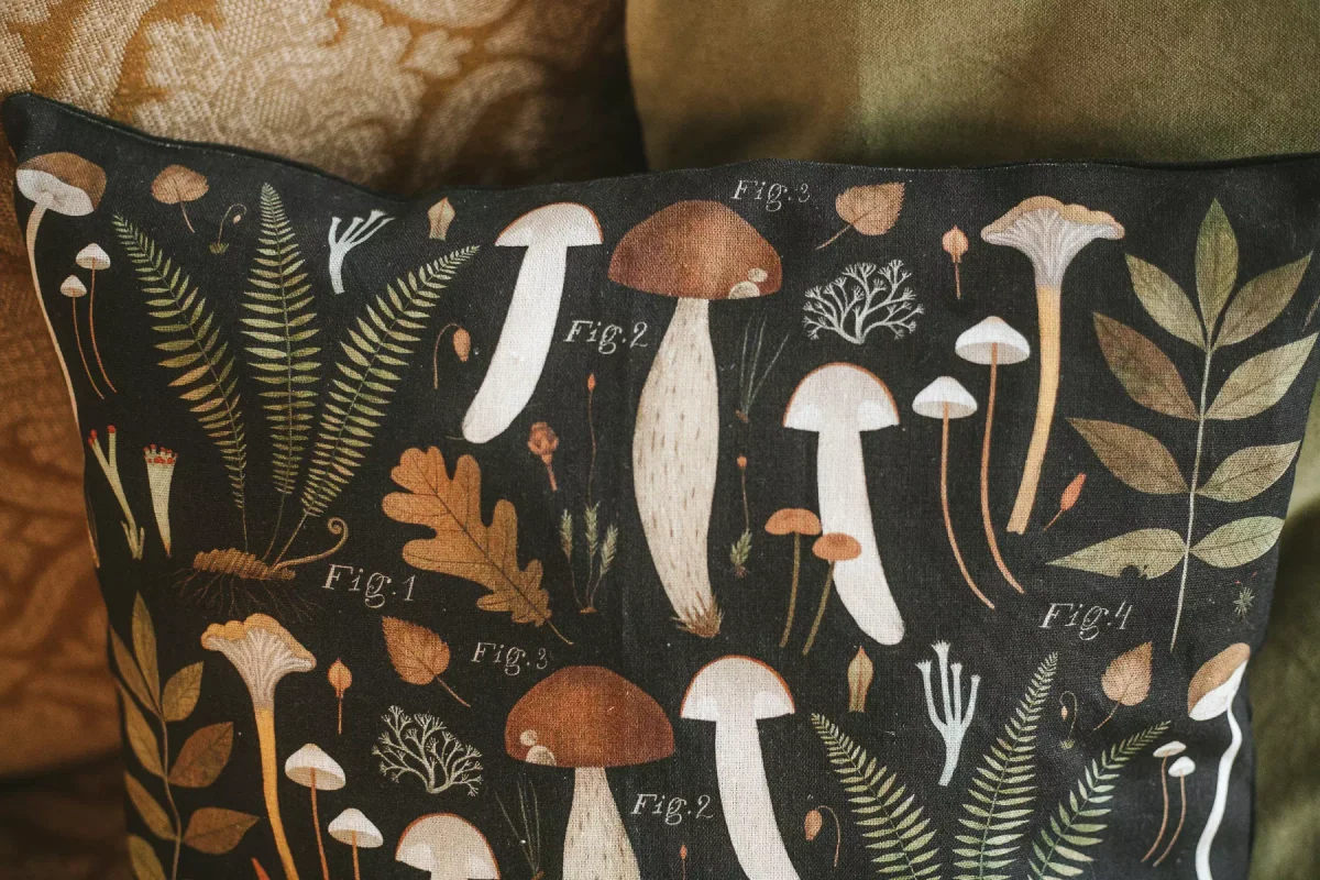 Льняной чехол для подушки «Грибы и папоротники» • Сувенир от Fungiline — изображение 3