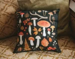 Льняной чехол для подушки «Темный Мухомор» • Сувенир от Fungiline