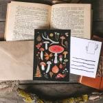Почтовая открытка «Лесные находки» • темная • Сувенир от Fungiline