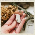 Брошка «Сыроежка с листиком» • Сувенир от Fungiline